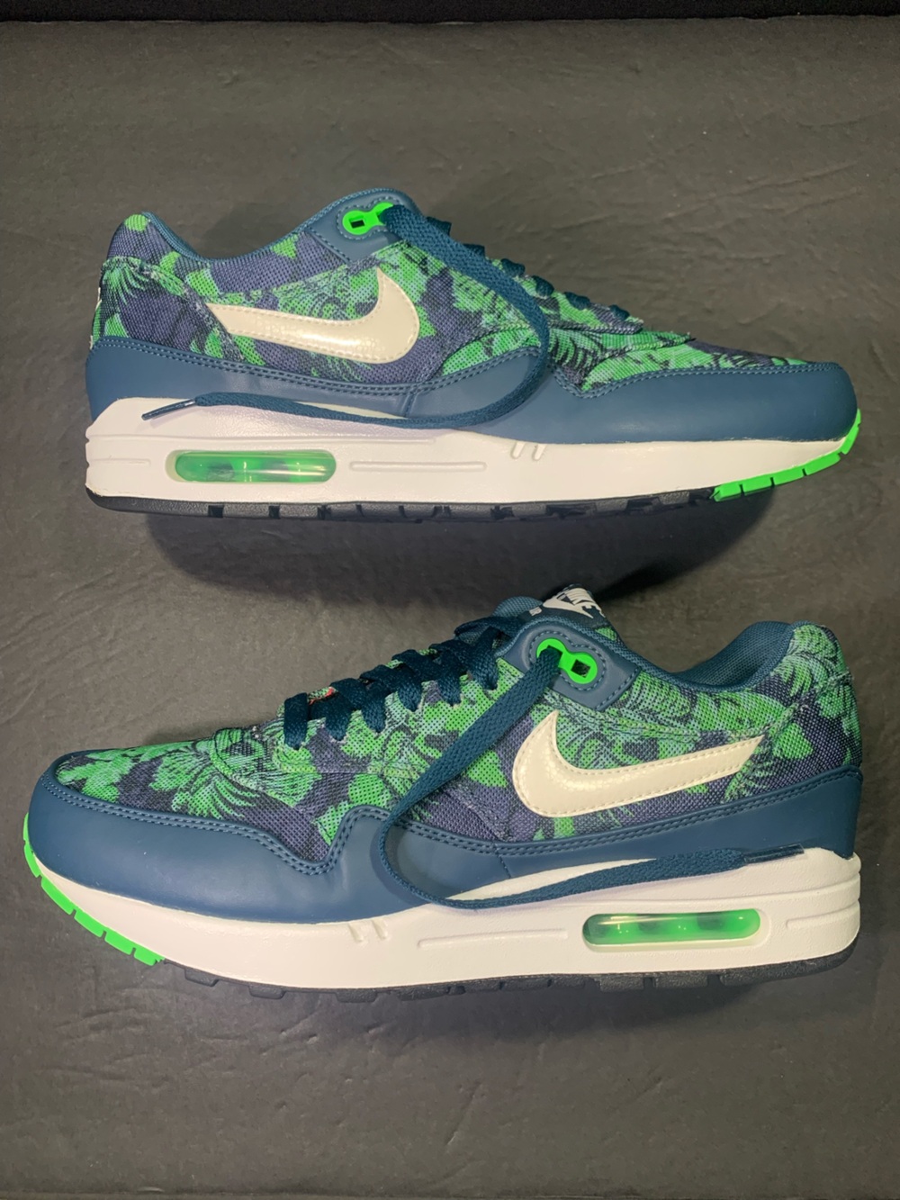 Nike Air Max 1, Men’s Blue Green Floral Print Sneakers Shoe Size- 9 ( Rare ) - Picture 2 of 9